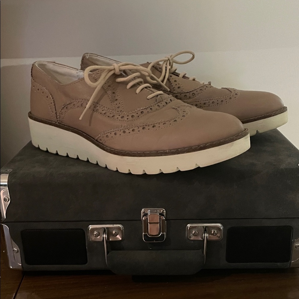 Vera Pelle Beige Leather women’s Oxfords